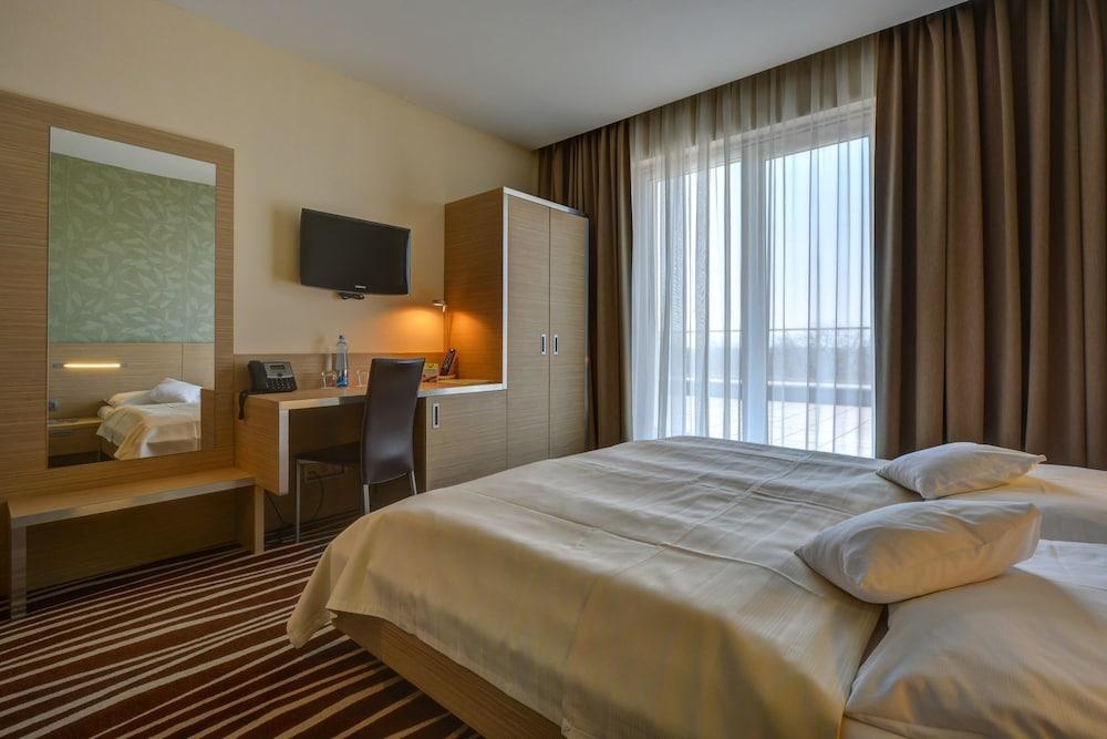 Hotel Ponteo - Activity Park Bratislava Extérieur photo