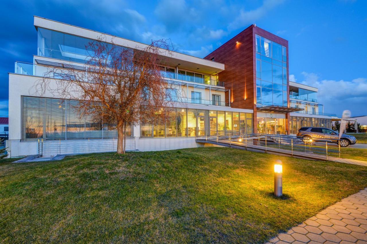 Hotel Ponteo - Activity Park Bratislava Extérieur photo