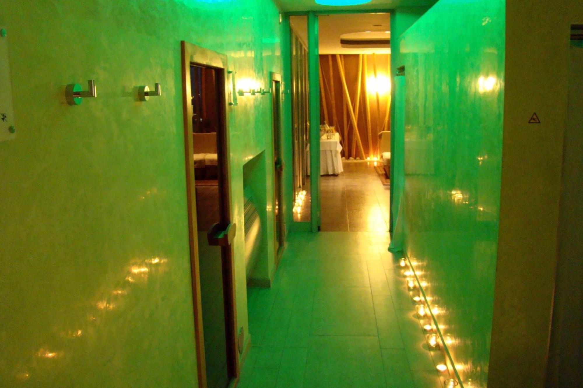 Hotel Ponteo - Activity Park Bratislava Extérieur photo