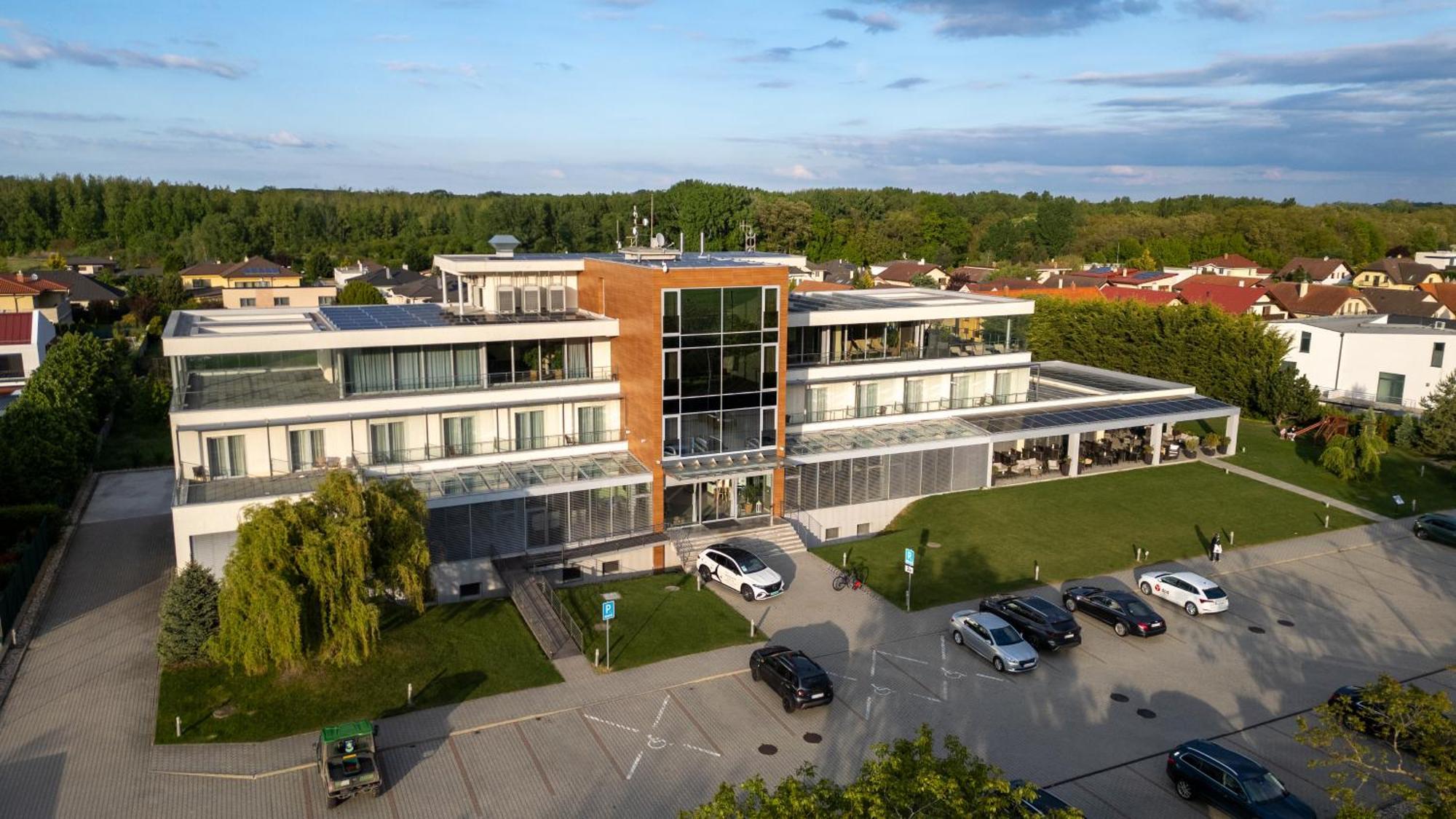 Hotel Ponteo - Activity Park Bratislava Extérieur photo