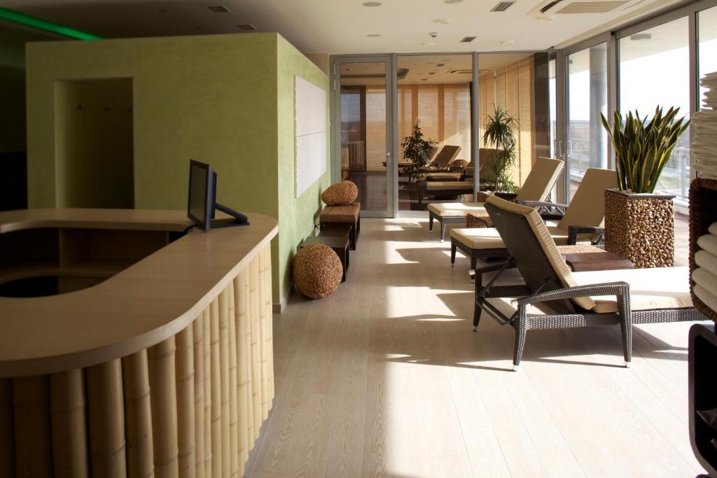 Hotel Ponteo - Activity Park Bratislava Extérieur photo